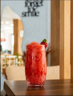 Nova Cafe Seydikemer - Taze Çilekli Frozen Smoothie & Soğuk İçecekler
